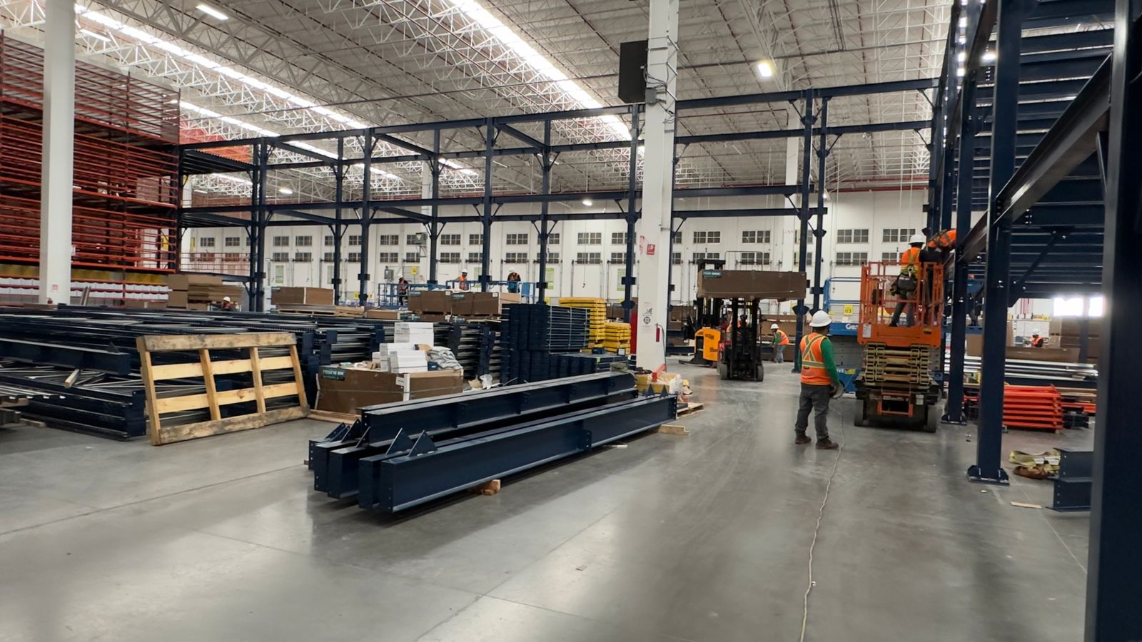 Desmontaje y reubicación de racks industriales