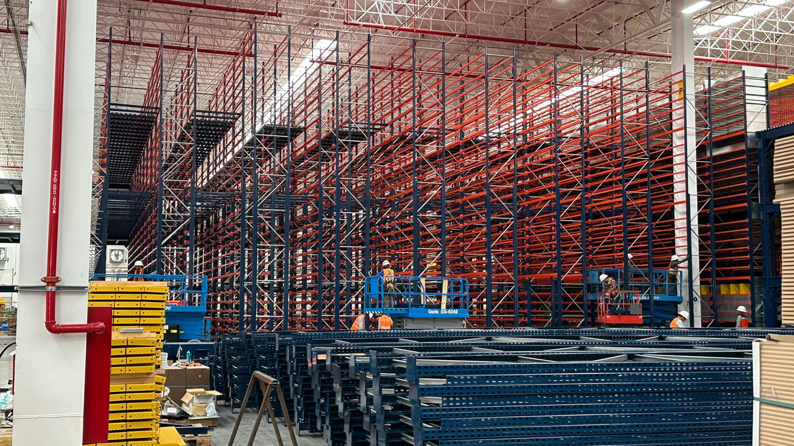 Apoyo técnico para montaje de racks industriales