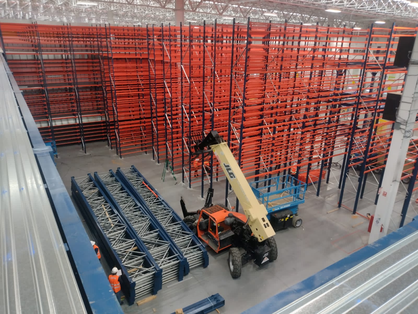 Instalación de racks industriales